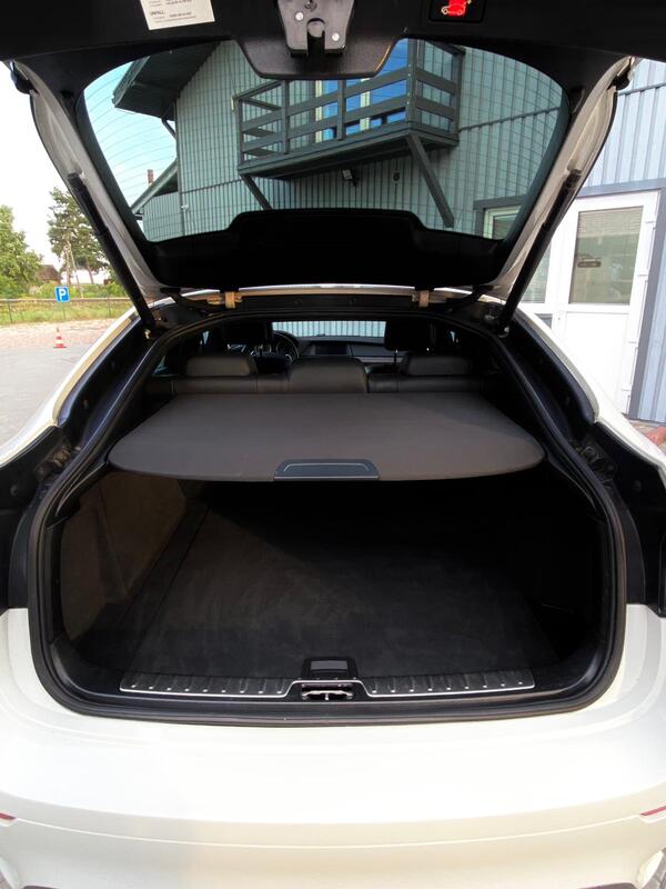 10-3 BMW X6 40d - Image 11