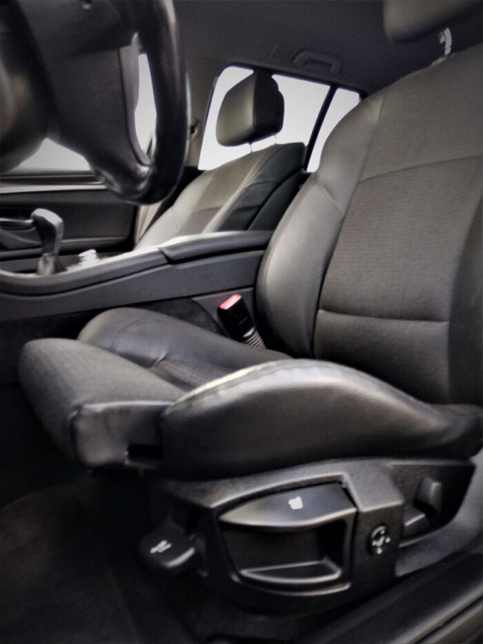 BMW 525d Touring - Image 10