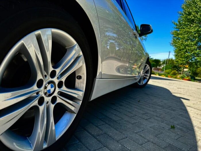 BMW 320d Touring Steptronic - Image 14