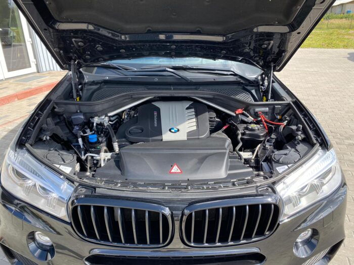 BMW X5 M50D - Image 11