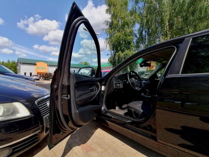 BMW 320d Touring Steptronic - Image 30