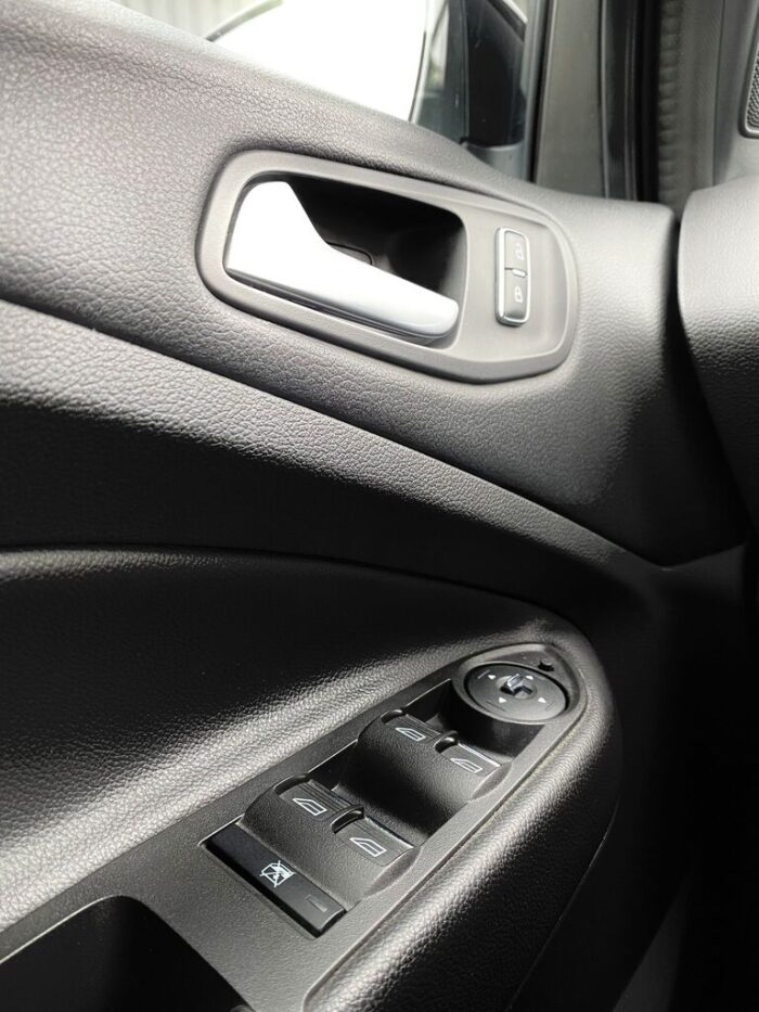 Ford Kuga 2,0 TDCI 4x4 Powershift "Titanium" - Image 15