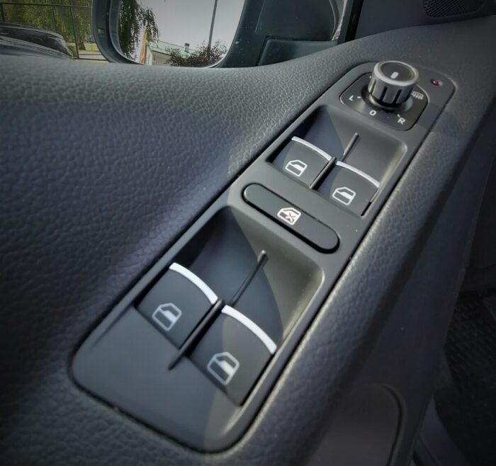 VW Tiguan 2,0 TDI 4Motion "Sport & Style" - Image 12