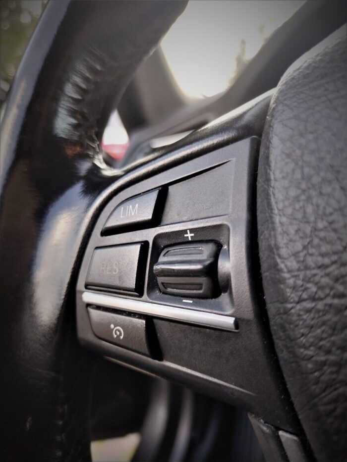 BMW 525d Touring - Image 11