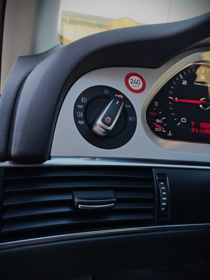 Audi A6 Avant 2,0 TDI multitronic - Image 13