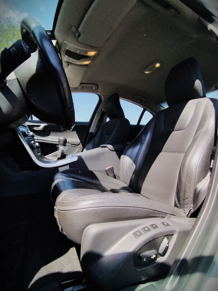 Volvo S60 2.0 Summum - Image 11