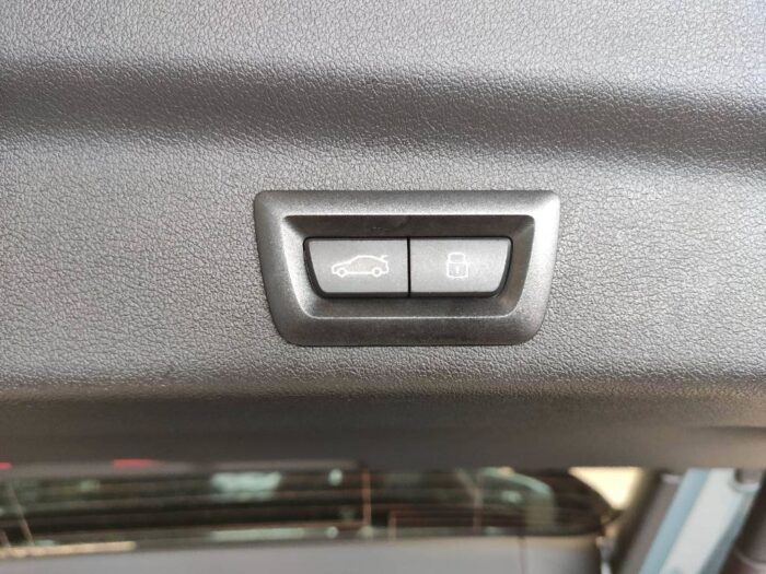BMW iX1 30 xDrive M Sport Connected Professional - Image 45