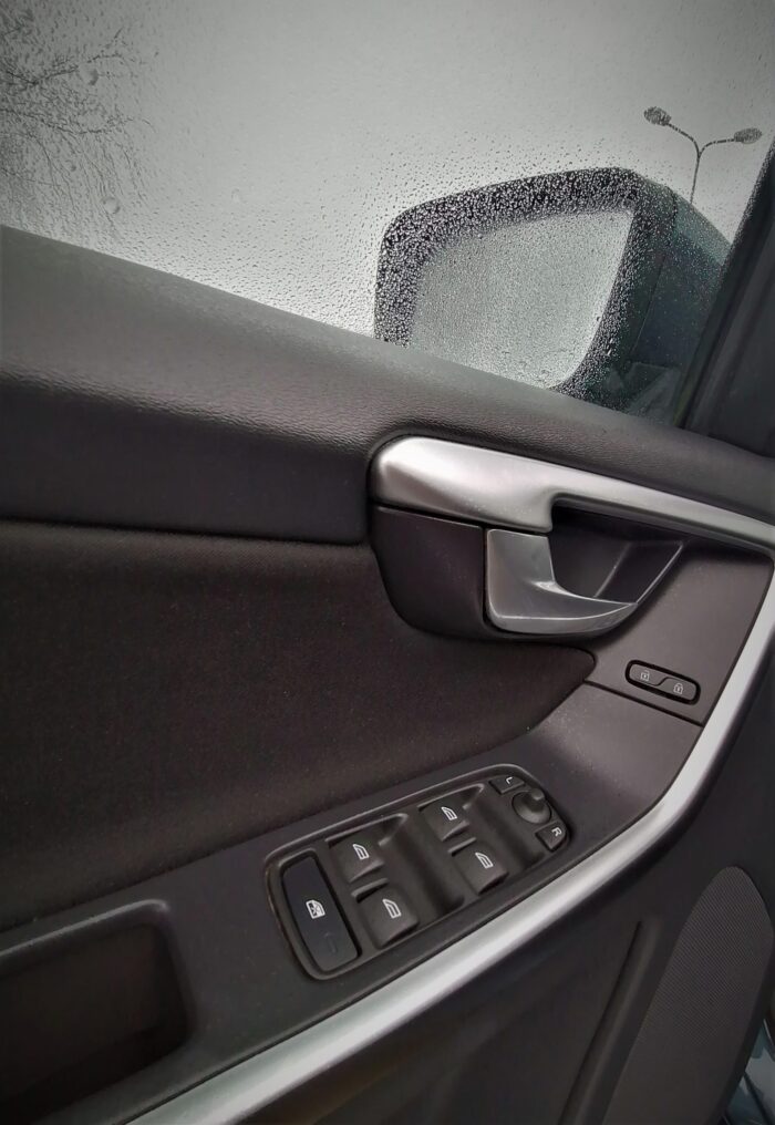 Volvo XC60 2,4 D5 AWD - Image 13