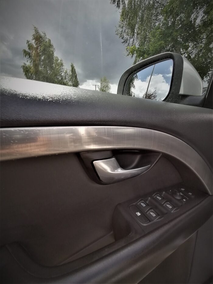 Volvo V70 2.4 Momentum - Image 13