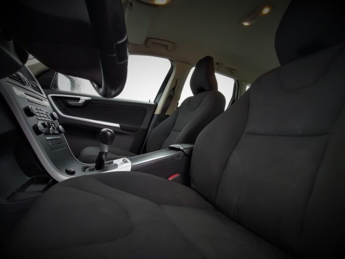 Volvo XC60 2,4 D5 AWD - Image 14