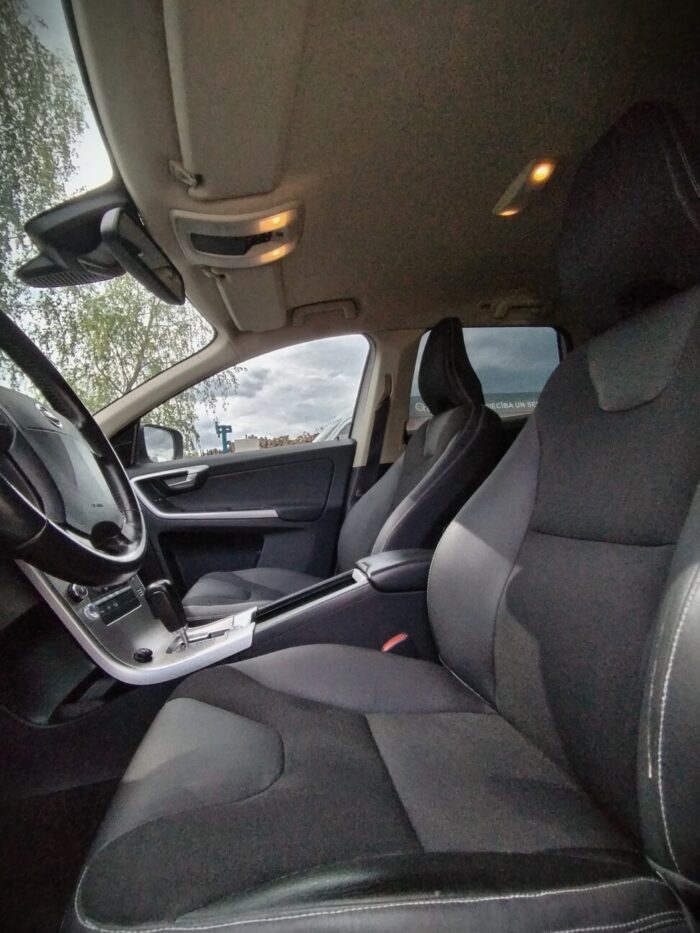 Volvo XC60 AWD 2,4 Diesel Geartronic ,,Momentum " - Image 13