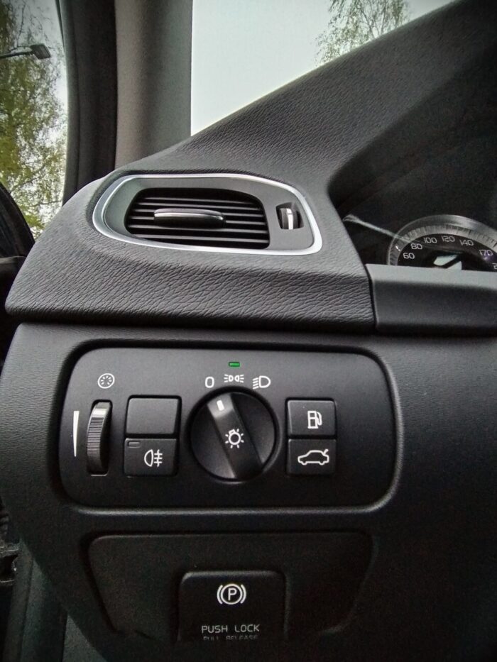 Volvo V60 2,4 D5 Geartronic "Summum" - Image 16