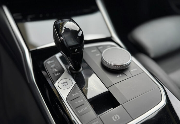 BMW 330e Touring Steptronic "Advantage" - Image 14