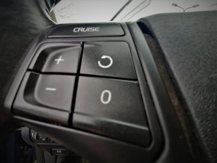 Volvo XC60 2,4 D5 AWD - Image 16