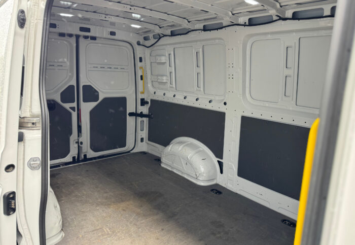 VW Crafter 30 2,0 TDI - Image 13
