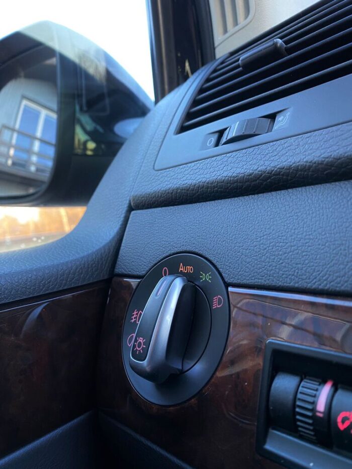 VW T5 Multivan 2,0 TDI 4Motion Automatik "Highline" - Image 15