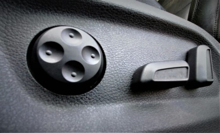 VW Tiguan 2,0 TDI 4Motion "Sport & Style" - Image 15