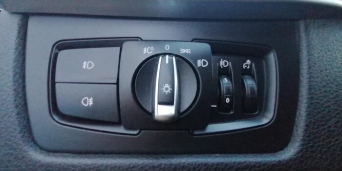 BMW 320d Touring Steptronic - Image 34