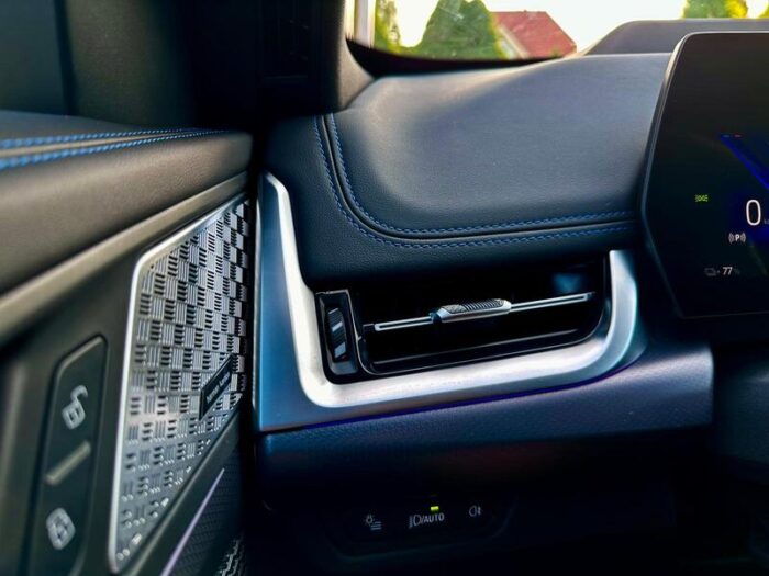 BMW iX1 30 xDrive M Sport Connected Professional - Image 19