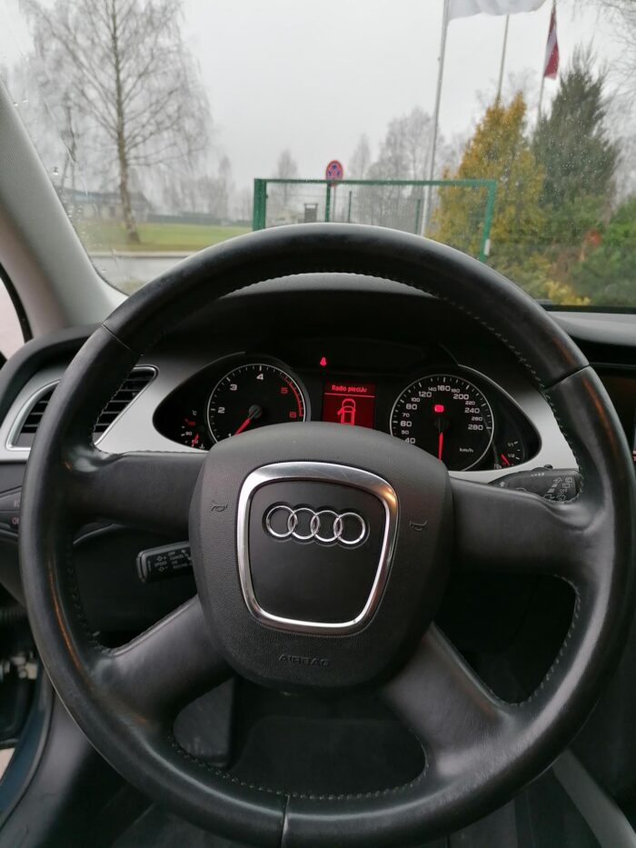 Audi A4 Avant 2,0 TDI - Image 9