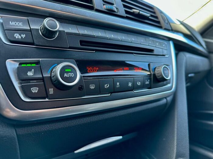 BMW 320d Touring Steptronic - Image 23