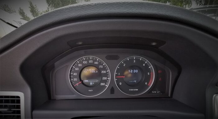 Volvo V70 2.4 Momentum - Image 18