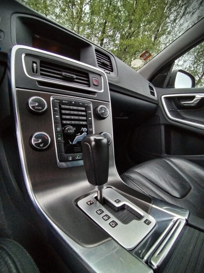 Volvo V60 2,4 D5 Geartronic "Summum" - Image 20