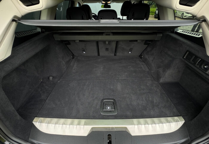 BMW 330e Touring Steptronic "Advantage" - Image 18