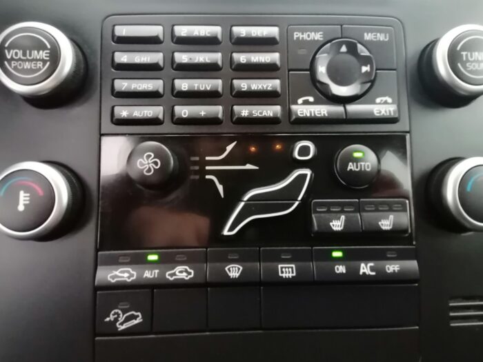 Volvo XC60 2,4 D5 AWD - Image 20