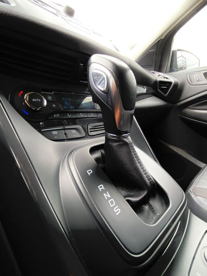 Ford Kuga 2,0 TDCI 4x4 Powershift "Titanium" - Image 24