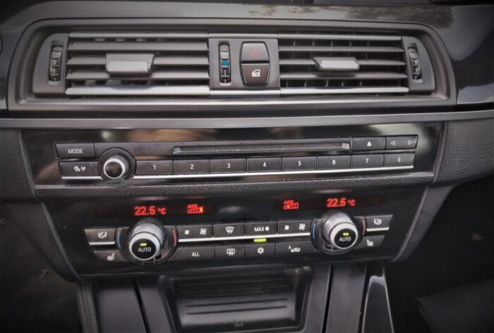 BMW 525d Touring - Image 18