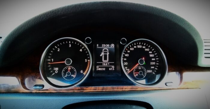 Volkswagen Passat B7 Highline - Image 19