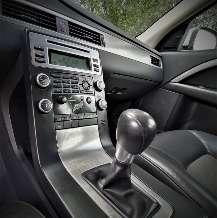 Volvo V70 2.4 Momentum - Image 20