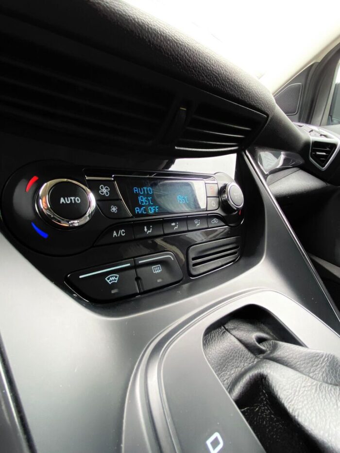 Ford Kuga 2,0 TDCI 4x4 Powershift "Titanium" - Image 25