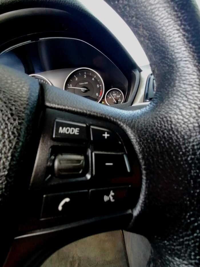 BMW 320d Touring Steptronic - Image 38