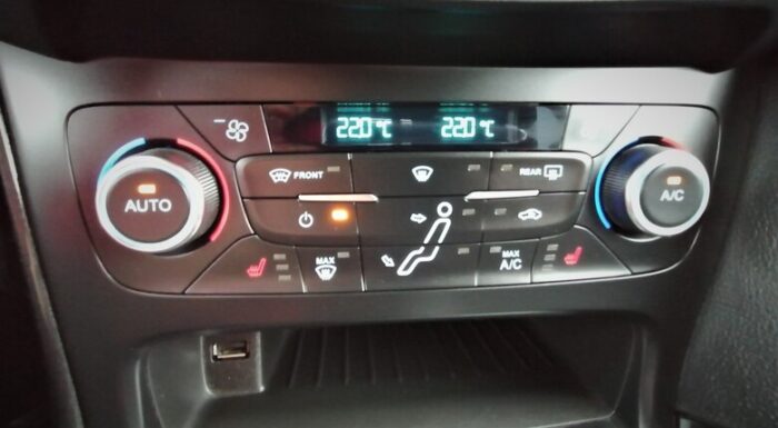 Ford Focus Turnier 2,0 TDCi "Titanium" - Image 21
