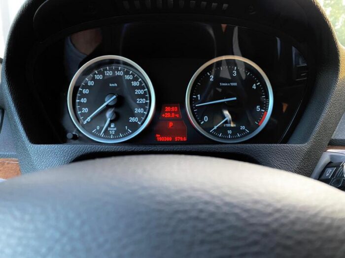 19-2 BMW X6 40d - Image 22