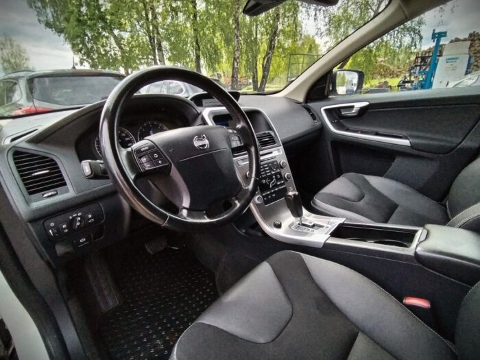 Volvo XC60 AWD 2,4 Diesel Geartronic ,,Momentum " - Image 14
