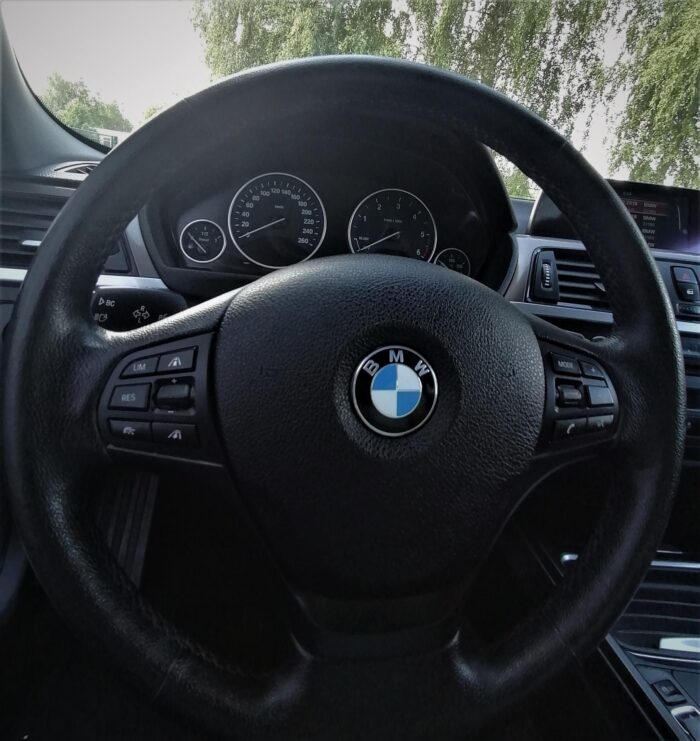 BMW 320d Touring Steptronic - Image 37