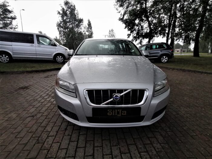 Volvo V70 2.4 Momentum - Image 3