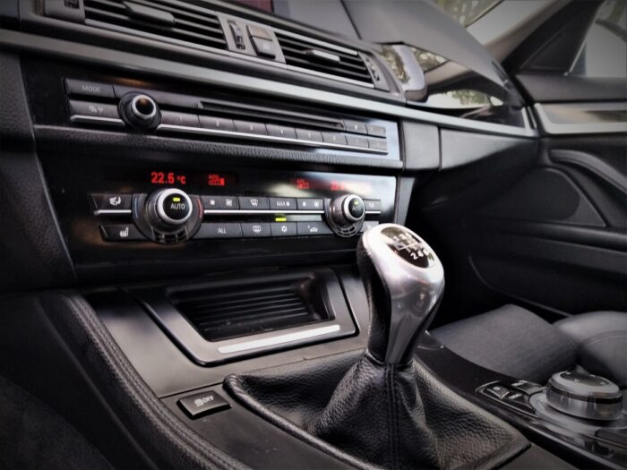 BMW 525d Touring - Image 20