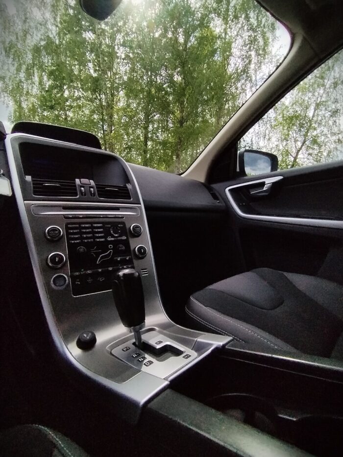 Volvo XC60 AWD 2,4 Diesel Geartronic ,,Momentum " - Image 16