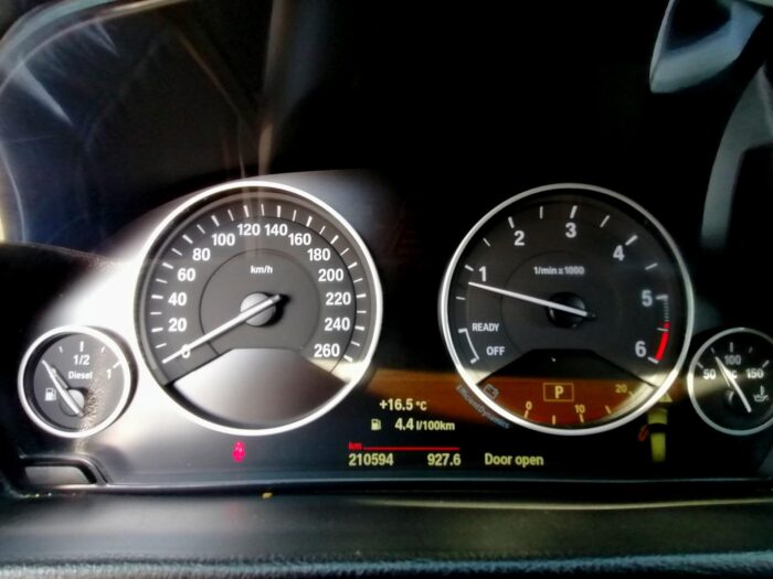 BMW 320d Touring Steptronic - Image 39