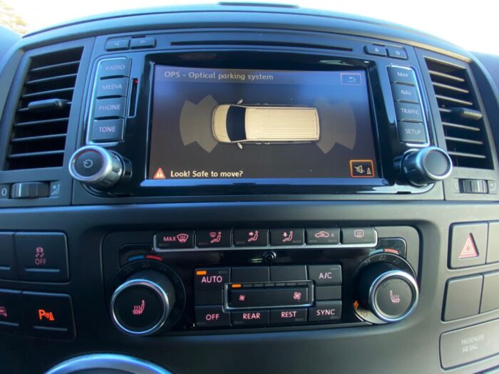 VW T5 Multivan 2,0 TDI 4Motion Automatik "Highline" - Image 23