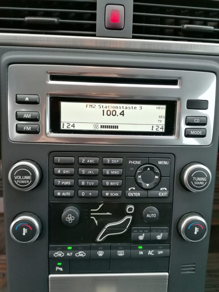 Volvo V70 2,4 D5 Automatik „Momentum“ - Image 10