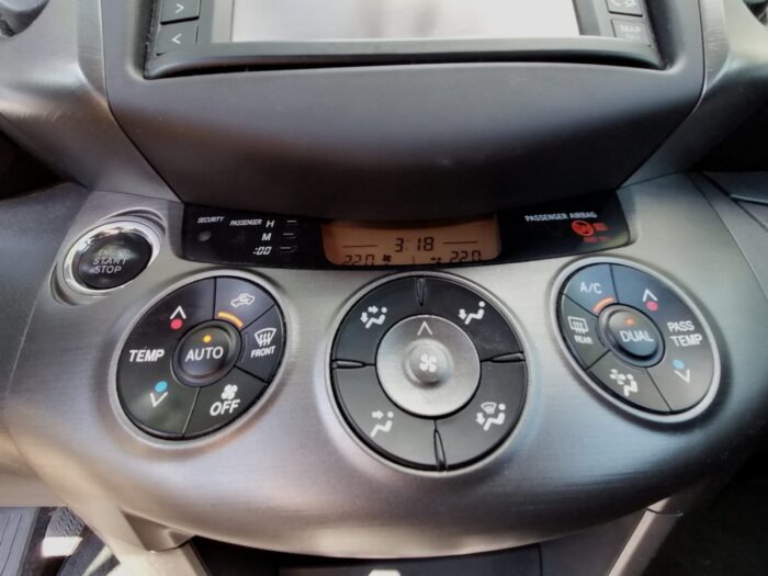 Toyota RAV4 2,2 D-4D "Life" - Image 9