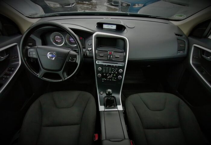 Volvo XC60 2,4 D5 AWD - Image 23