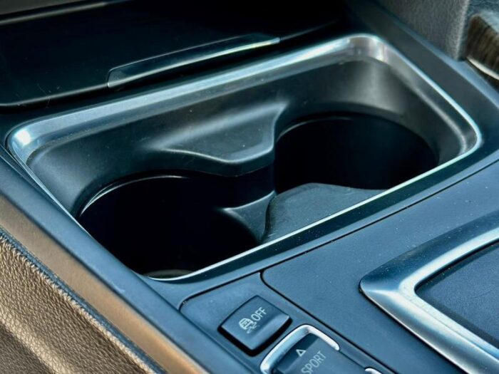 BMW 320d Touring Steptronic - Image 27