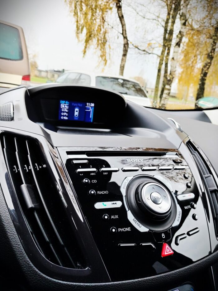 Ford Kuga 2,0 TDCI PowerShift "Titanium" - Image 23