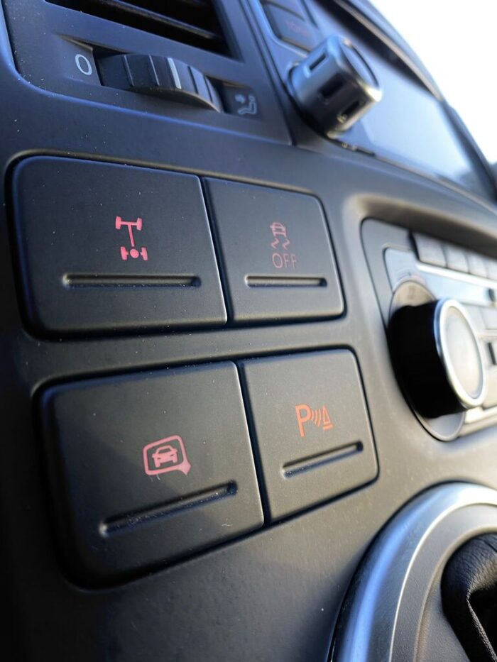 VW T5 Multivan 2,0 TDI 4Motion Automatik "Highline" - Image 24
